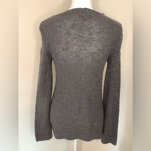 American Eagle Outfitters Women Long Sleeve V Neck Sweater Gray Small. - Picture 2 of 6